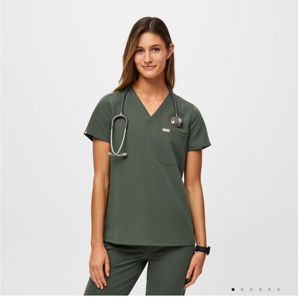 XS Catarina Figs Scrub Top in Moss